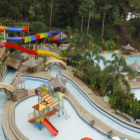 Hawaii Resort Family Suites Anyer Ngoại thất bức ảnh
