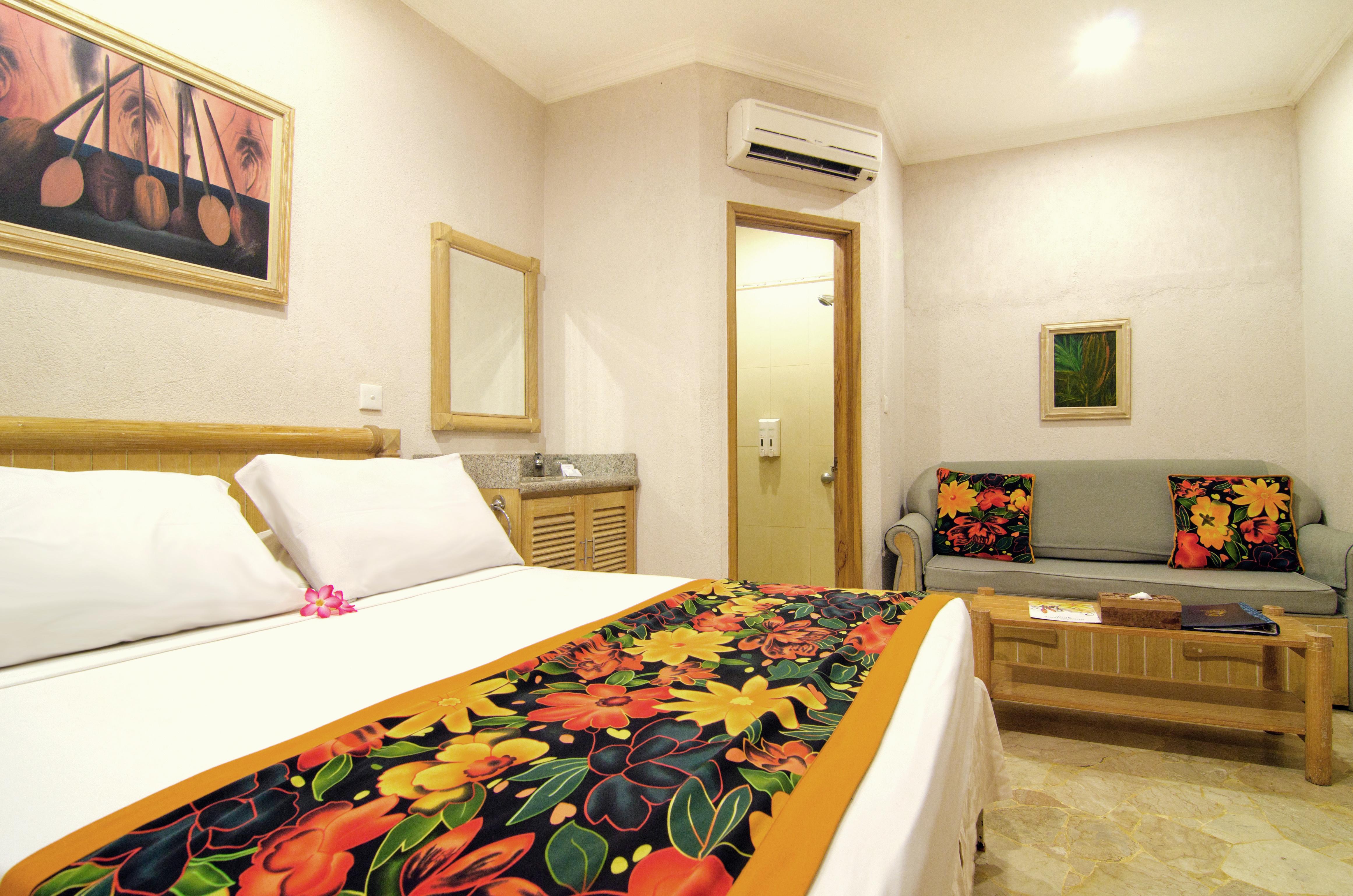 Hawaii Resort Family Suites Anyer Ngoại thất bức ảnh