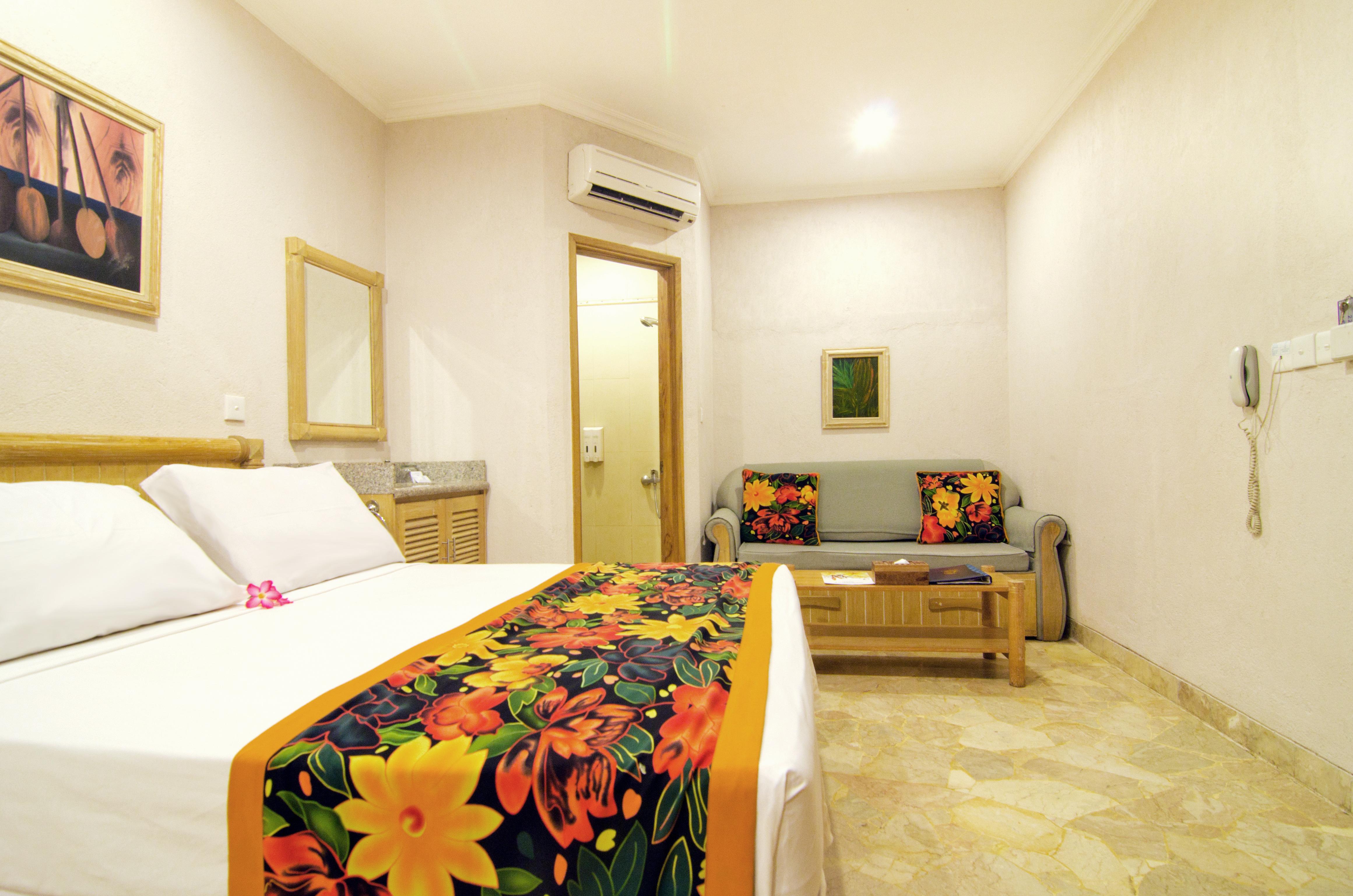 Hawaii Resort Family Suites Anyer Ngoại thất bức ảnh