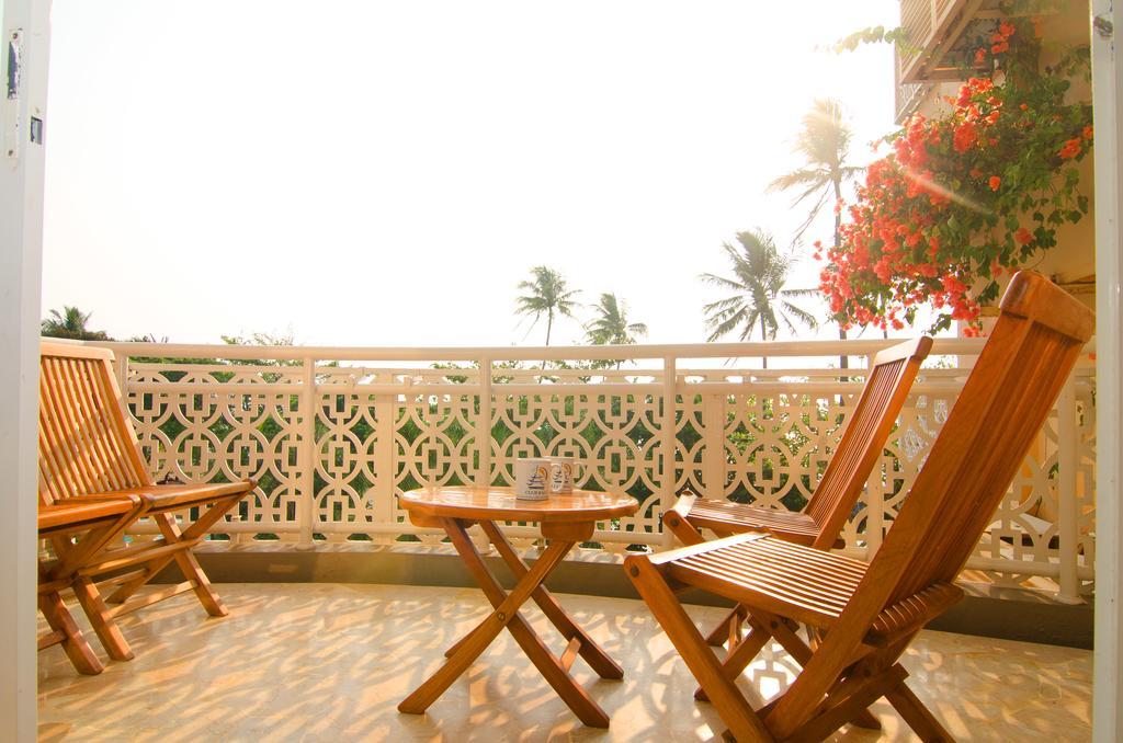 Hawaii Resort Family Suites Anyer Ngoại thất bức ảnh