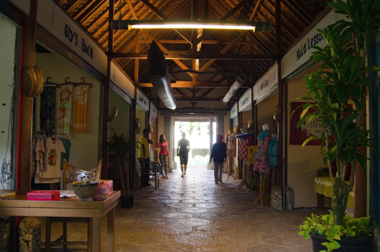 Hawaii Resort Family Suites Anyer Ngoại thất bức ảnh