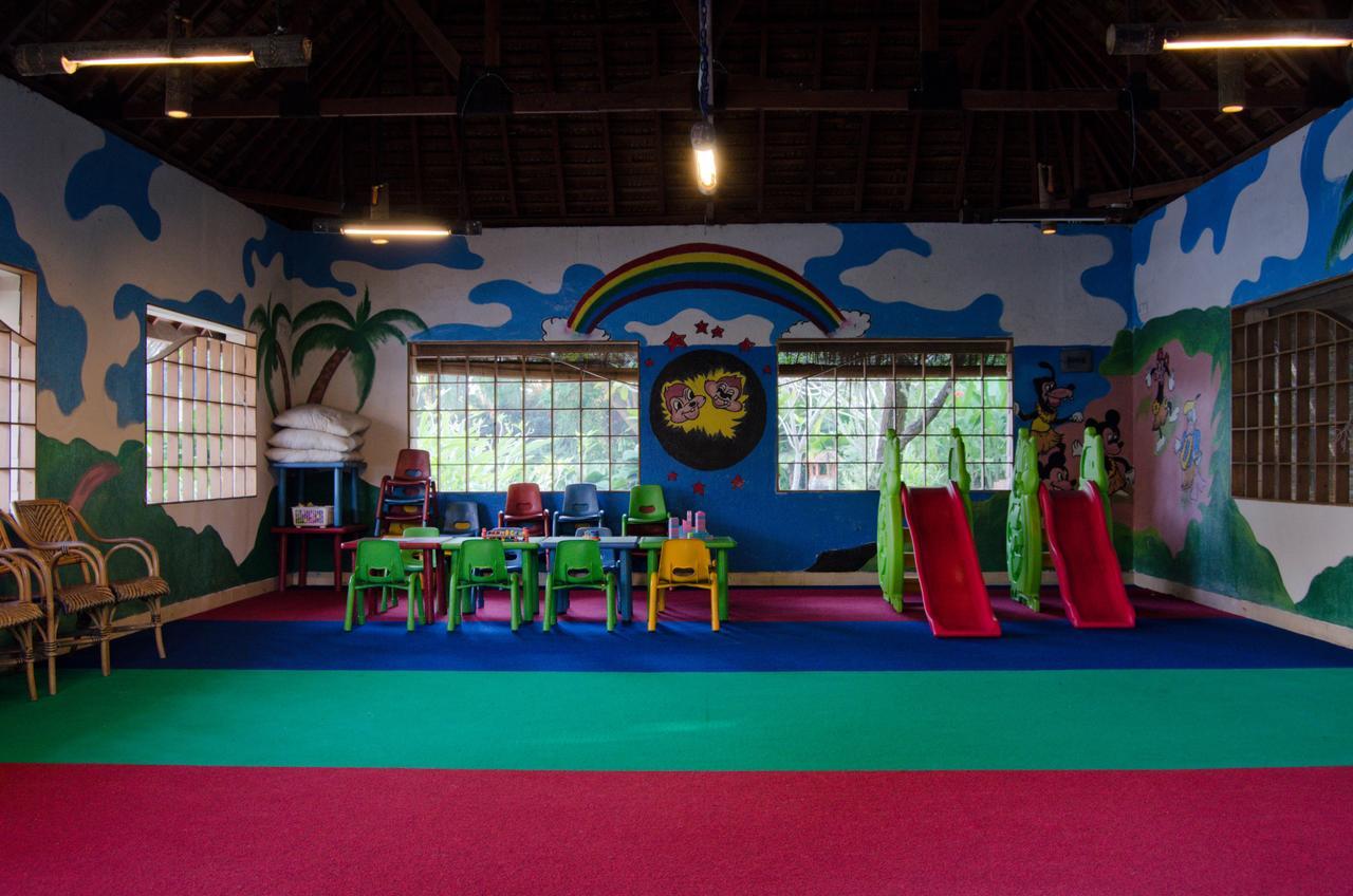 Hawaii Resort Family Suites Anyer Ngoại thất bức ảnh