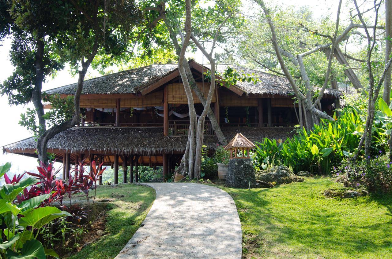 Hawaii Resort Family Suites Anyer Ngoại thất bức ảnh