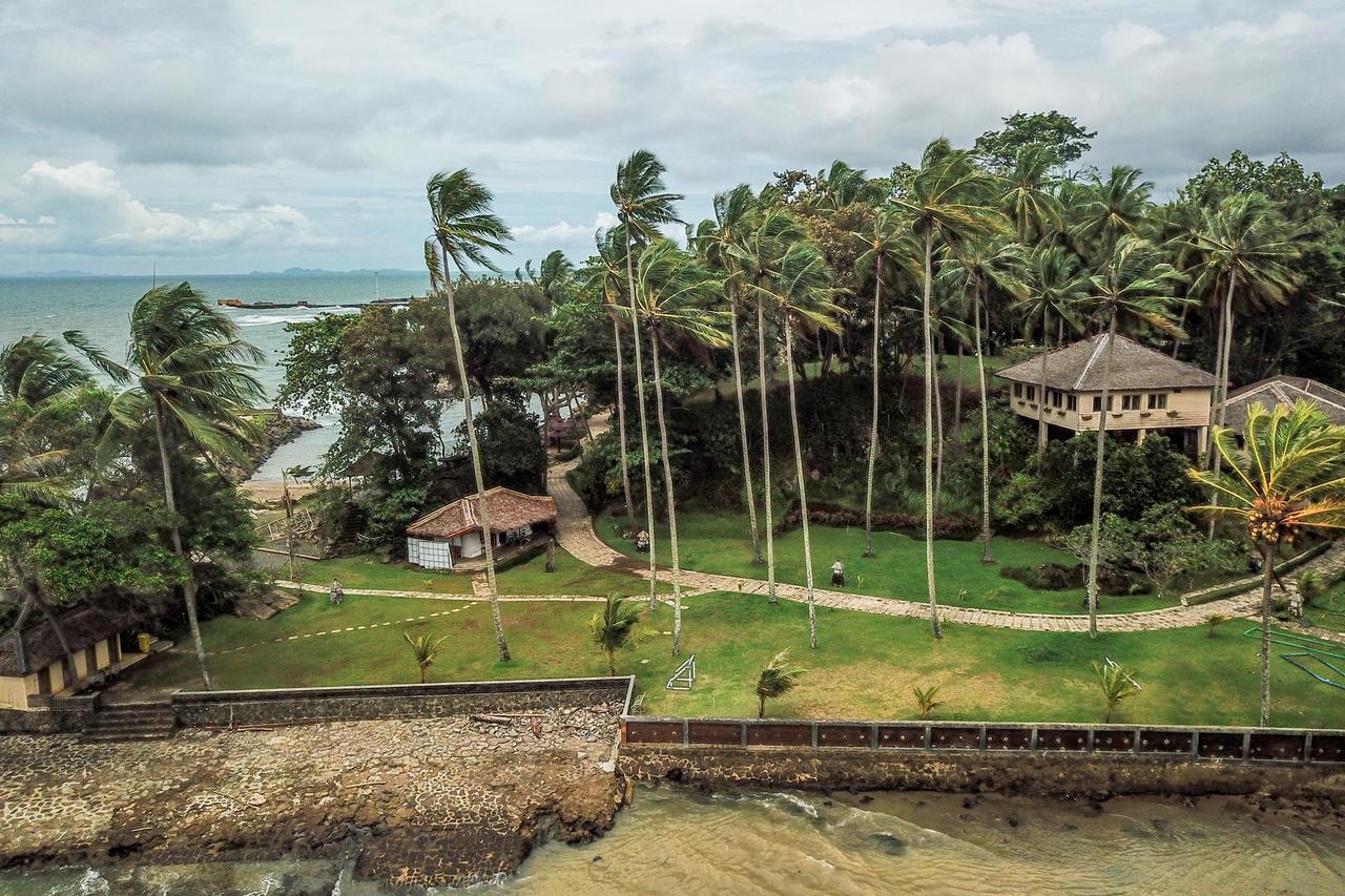 Hawaii Resort Family Suites Anyer Ngoại thất bức ảnh